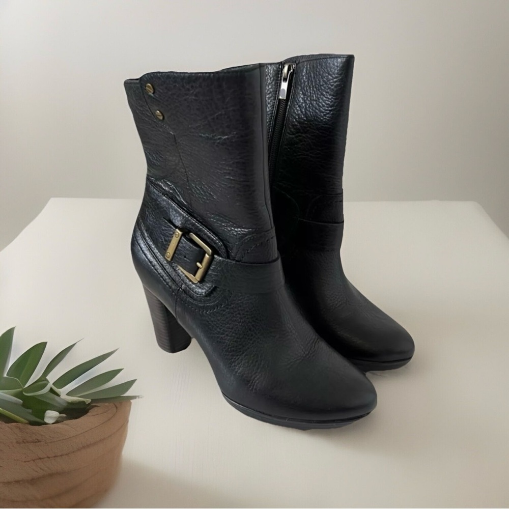 Clarks Black Pebbled Leather tall ankle Boots 3.25” heels with .50” platform Sz9